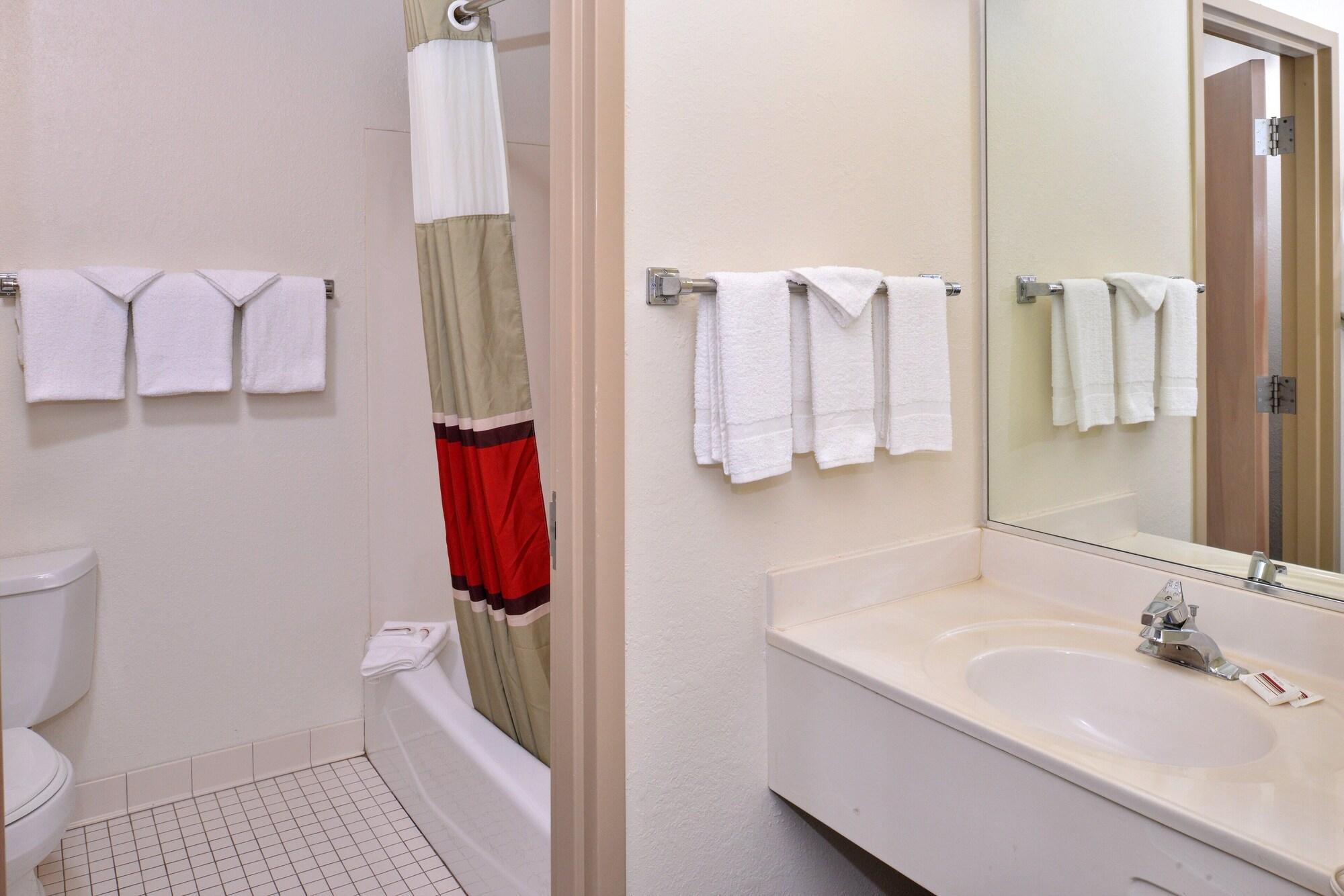 Red Roof Inn Sandusky - Milan Eksteriør billede